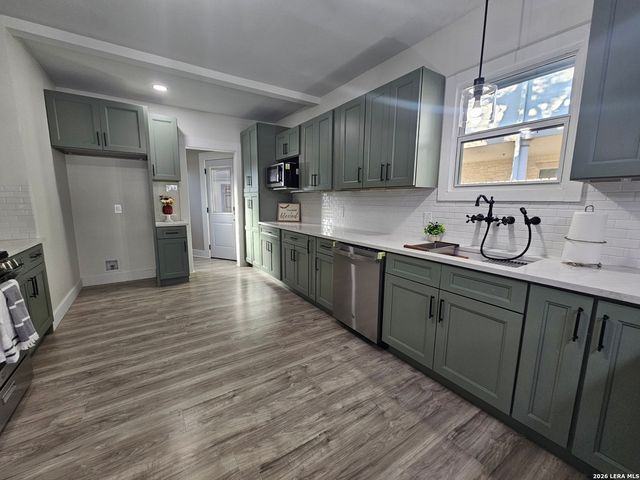 624 S AUSTIN ST, Seguin, TX 78155