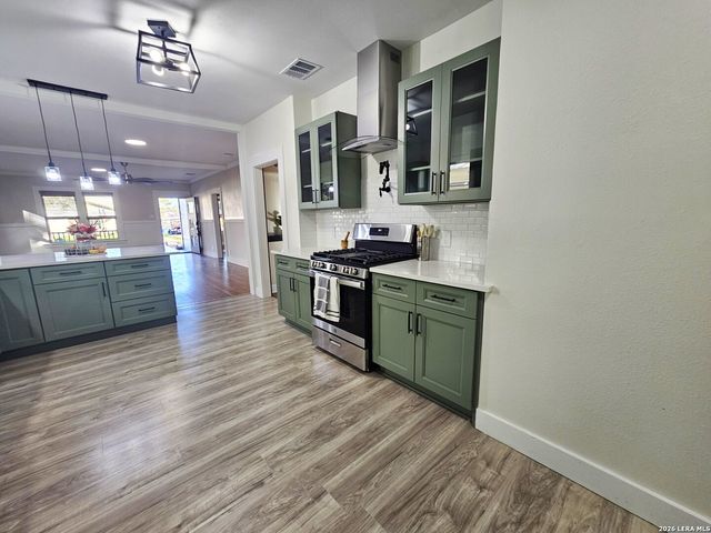 624 S AUSTIN ST, Seguin, TX 78155