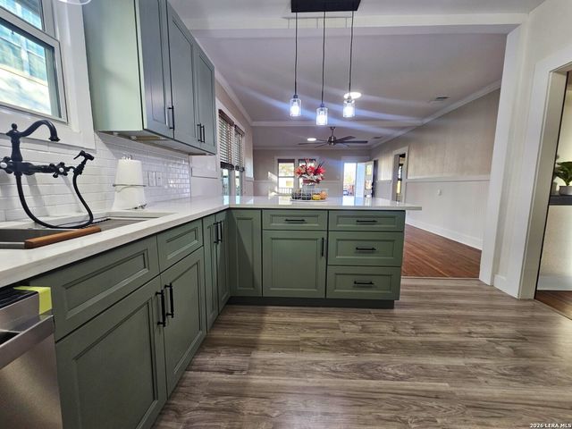 624 S AUSTIN ST, Seguin, TX 78155