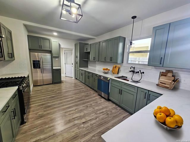 624 S AUSTIN ST, Seguin, TX 78155
