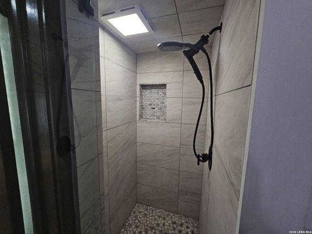 624 S AUSTIN ST, Seguin, TX 78155