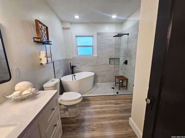 624 S AUSTIN ST, Seguin, TX 78155