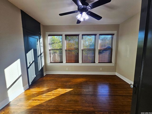 624 S AUSTIN ST, Seguin, TX 78155