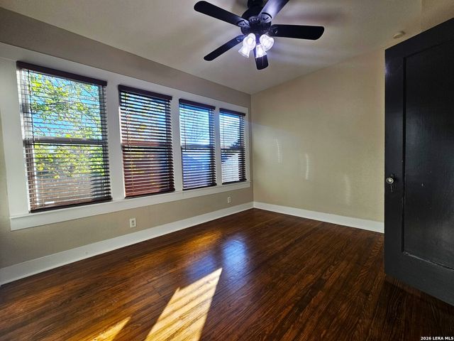 624 S AUSTIN ST, Seguin, TX 78155