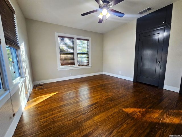 624 S AUSTIN ST, Seguin, TX 78155