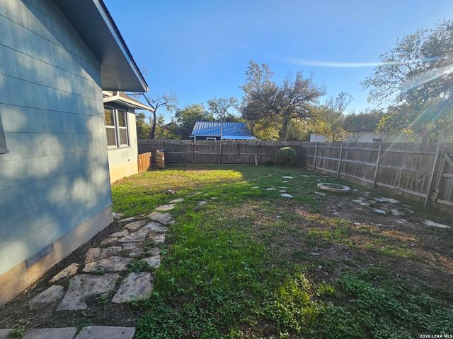 624 S AUSTIN ST, Seguin, TX 78155
