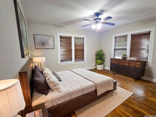 624 S AUSTIN ST, Seguin, TX 78155