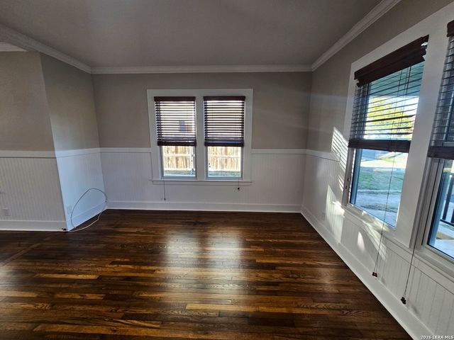 624 S AUSTIN ST, Seguin, TX 78155