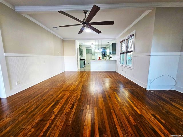 624 S AUSTIN ST, Seguin, TX 78155