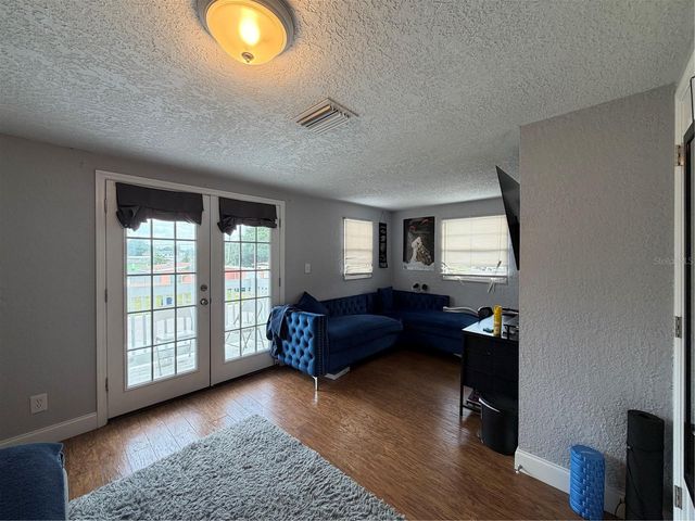 2926 W SAINT JOHN STREET, Tampa, FL 33607