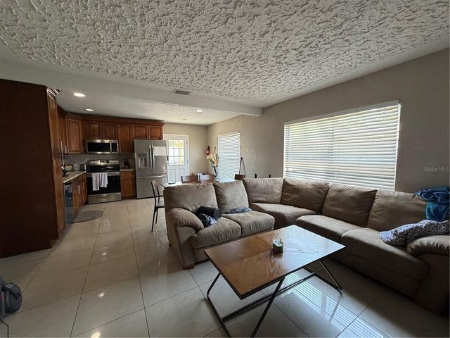 2926 W SAINT JOHN STREET, Tampa, FL 33607