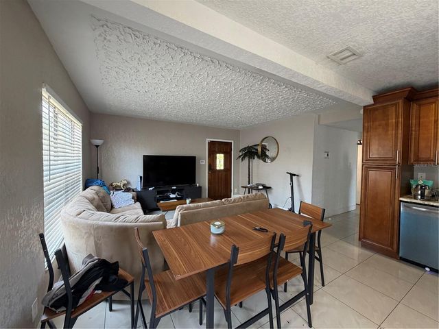 2926 W SAINT JOHN STREET, Tampa, FL 33607