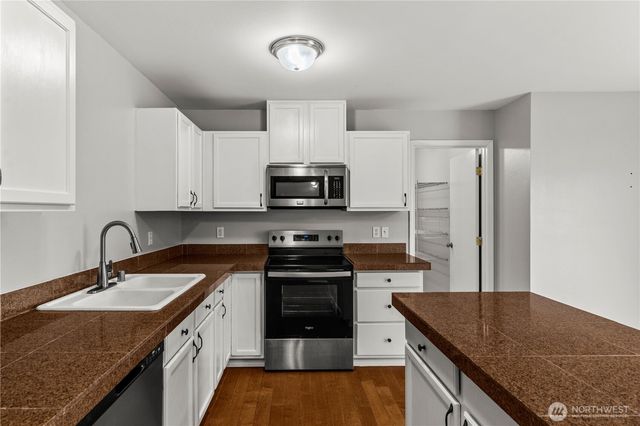 8422 175th Street Ct E, Puyallup, WA 98375