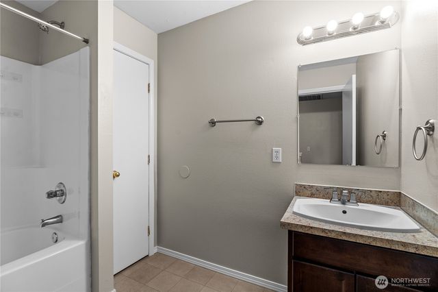 8422 175th Street Ct E, Puyallup, WA 98375