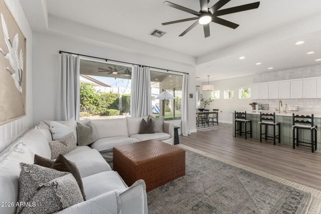 8942 E HOBART Street, Mesa, AZ 85207