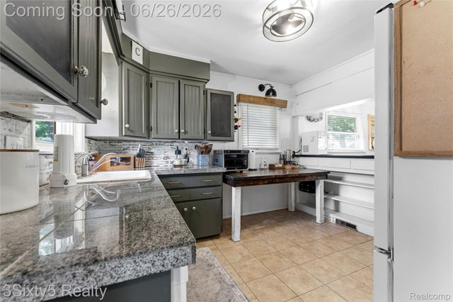 28717 Westfield Street, Livonia, MI 48150