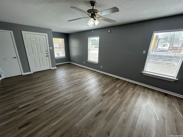 2319 Observation Dr Apt 1, San Antonio, TX 78227