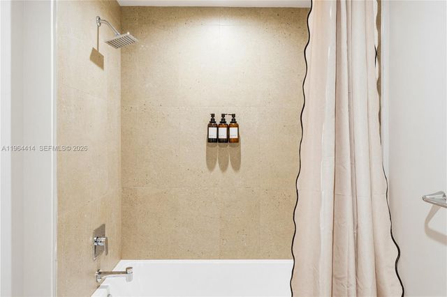 11 NE 6th 2901, Miami, FL 33132