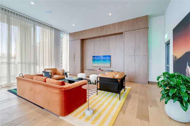 11 NE 6th 2901, Miami, FL 33132