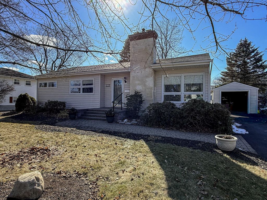 6 Olivetti Place, Plattsburgh, NY 12901