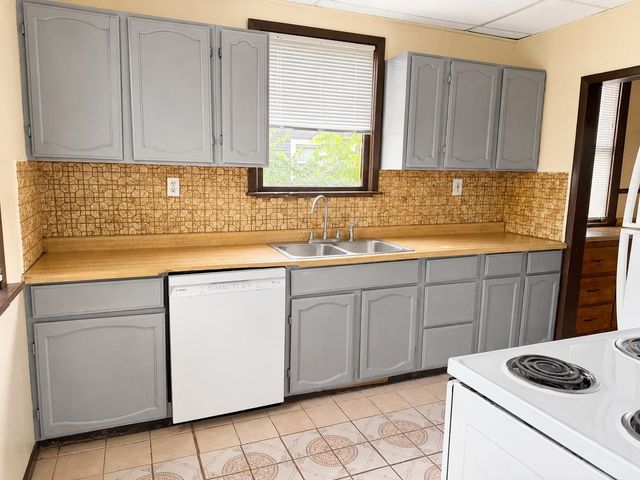 1011 E Augusta Ave, Spokane, WA 99207