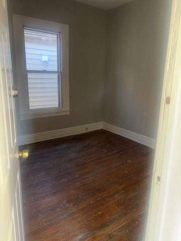 9338 S Marquette Avenue, Chicago, IL 60617