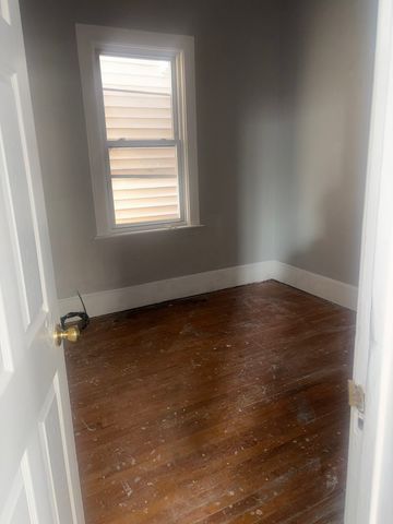 9338 S Marquette Avenue, Chicago, IL 60617