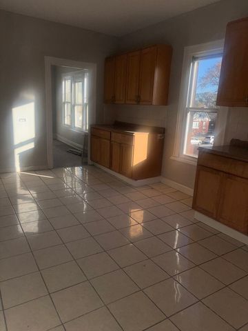 9338 S Marquette Avenue, Chicago, IL 60617