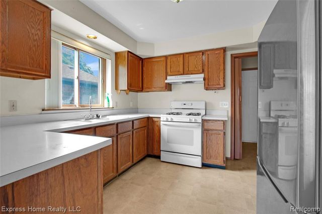 5010 Kelly Drive, Warren, MI 48092