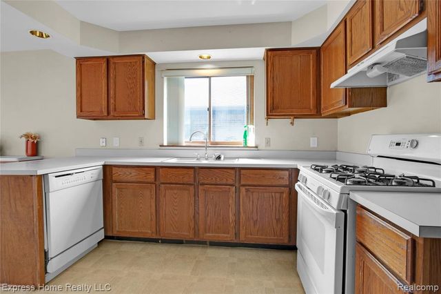 5010 Kelly Drive, Warren, MI 48092