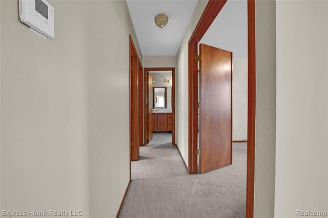 5010 Kelly Drive, Warren, MI 48092