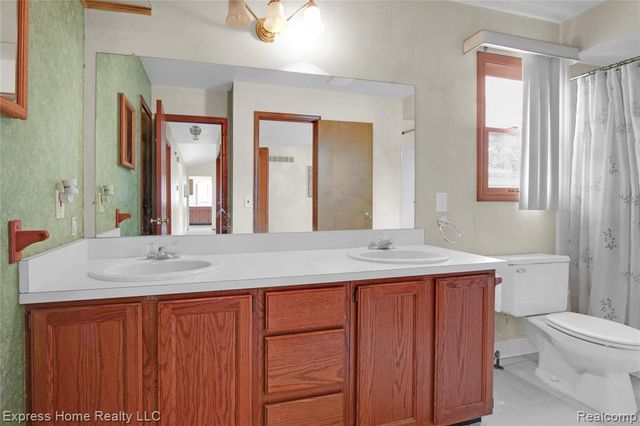 5010 Kelly Drive, Warren, MI 48092