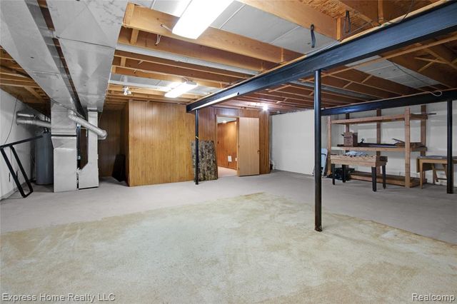5010 Kelly Drive, Warren, MI 48092