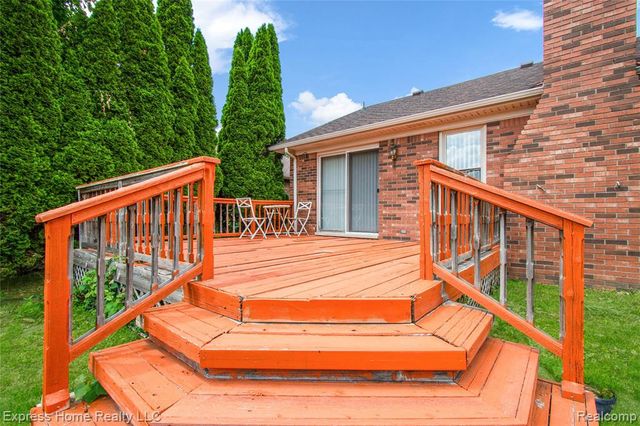 5010 Kelly Drive, Warren, MI 48092