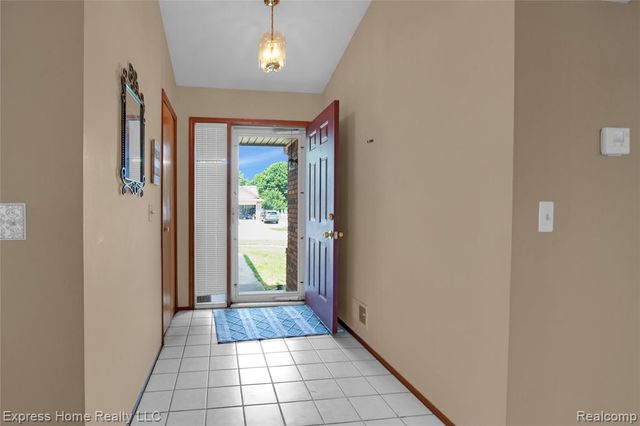 5010 Kelly Drive, Warren, MI 48092