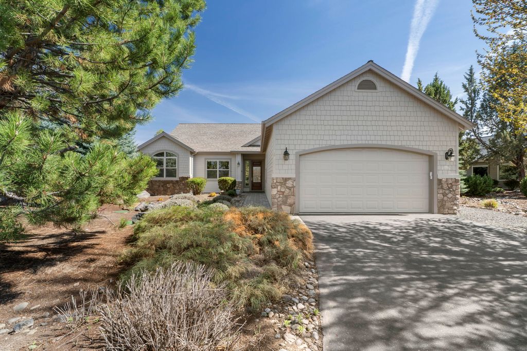 762 Crystal Falls Court, Redmond, OR 97756