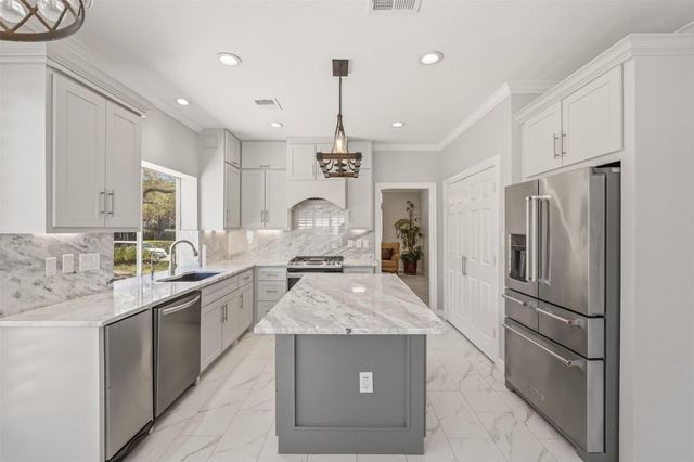 4822 Hillswick Drive, Sugar Land, TX 77479