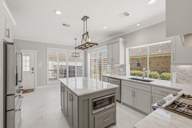 4822 Hillswick Drive, Sugar Land, TX 77479