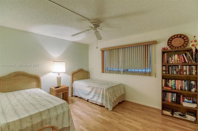 314 SE 10th St 406, Dania Beach, FL 33004