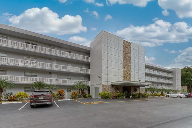 314 SE 10th St 406, Dania Beach, FL 33004