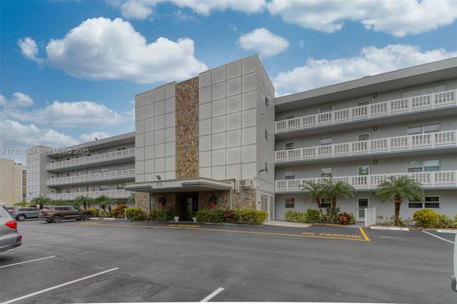 314 SE 10th St 406, Dania Beach, FL 33004