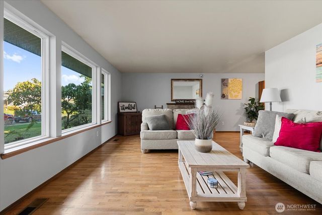 10523 NE 197TH Street, Bothell, WA 98011