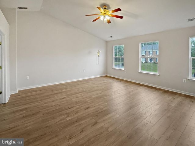 173 SAWGRASS DR, Charles Town, WV 25414
