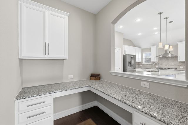 1045 Twisting Ridge Terrace, Fort Worth, TX 76052