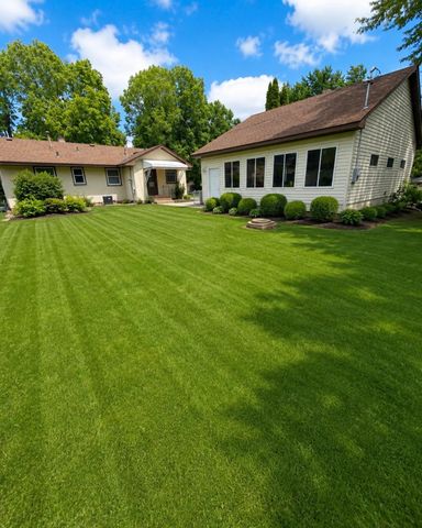 8245 Del Drive N, New Hope, MN 55428