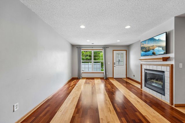 2744 Wagon Wheel Trail, Chaska, MN 55318