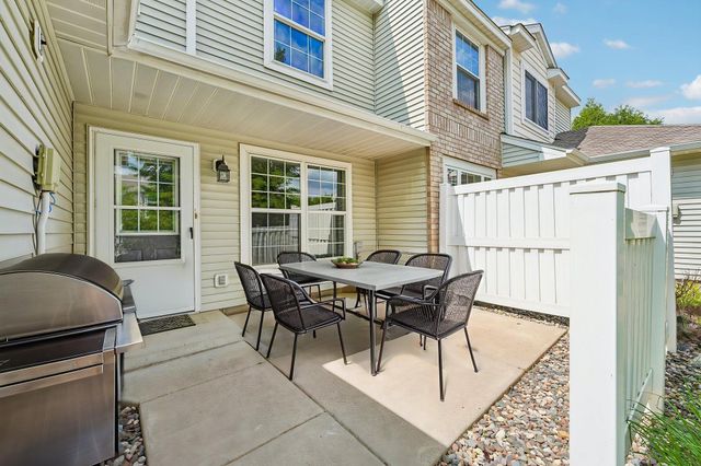 2744 Wagon Wheel Trail, Chaska, MN 55318
