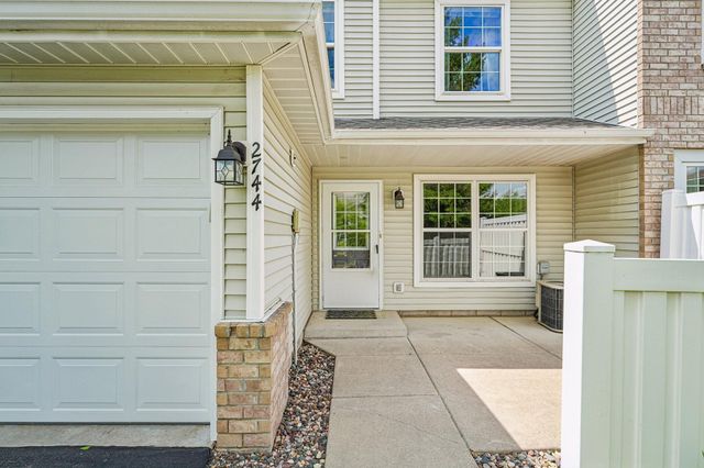 2744 Wagon Wheel Trail, Chaska, MN 55318