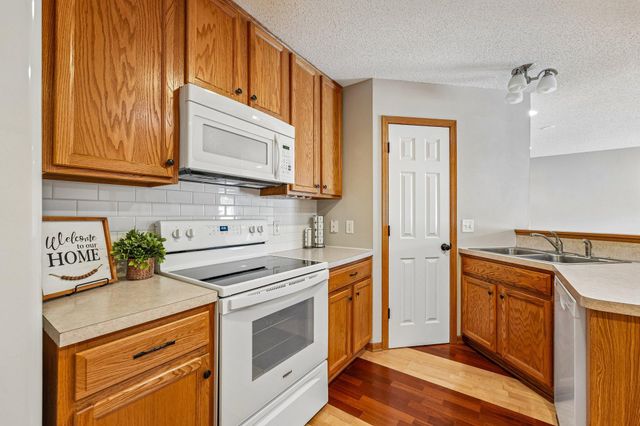 2744 Wagon Wheel Trail, Chaska, MN 55318