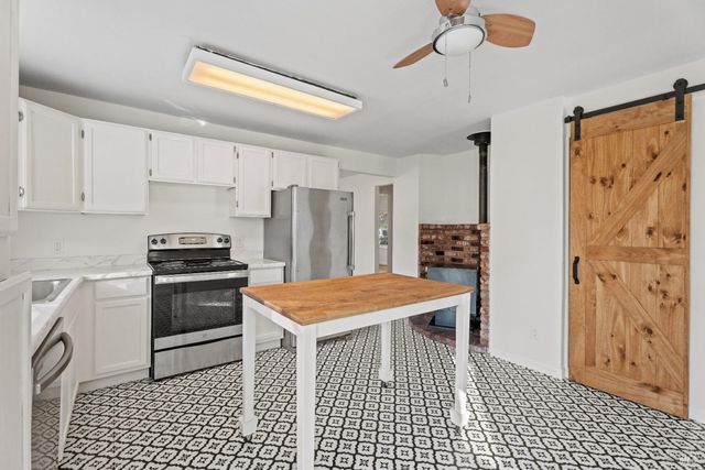 6 Lorraine St, Ukiah, CA 95482